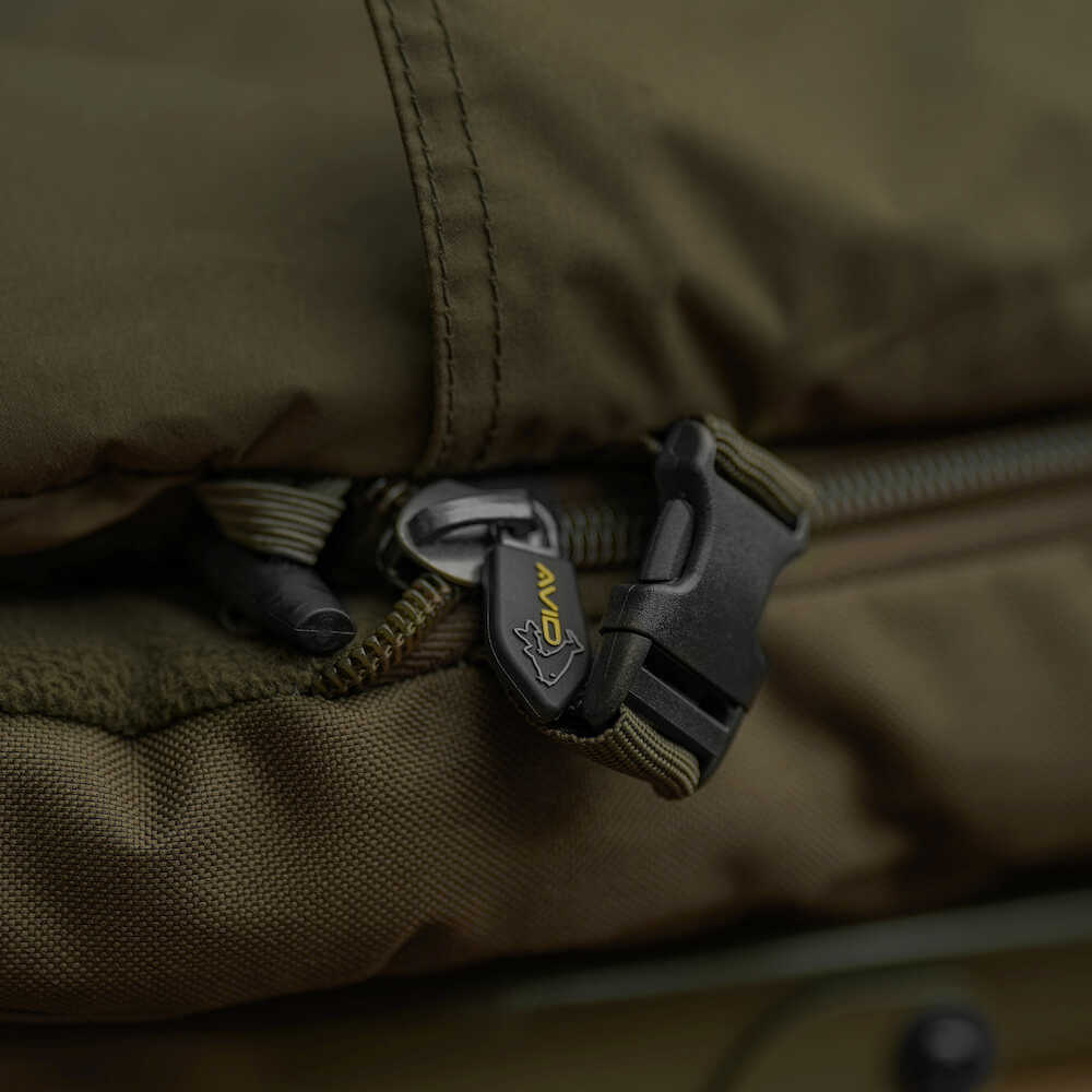 Bed Chair con saco de dormir Avid Carp Benchmark Ultra X System 8 patas - Tienda Carpfishing