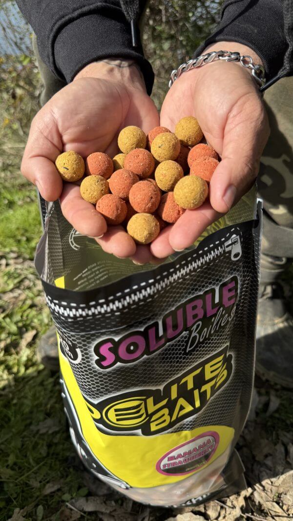 Boilies Solubles Pro Elite Baits Banana Strawberry 20 mm 3,5 Kg - Tienda Carpfishing