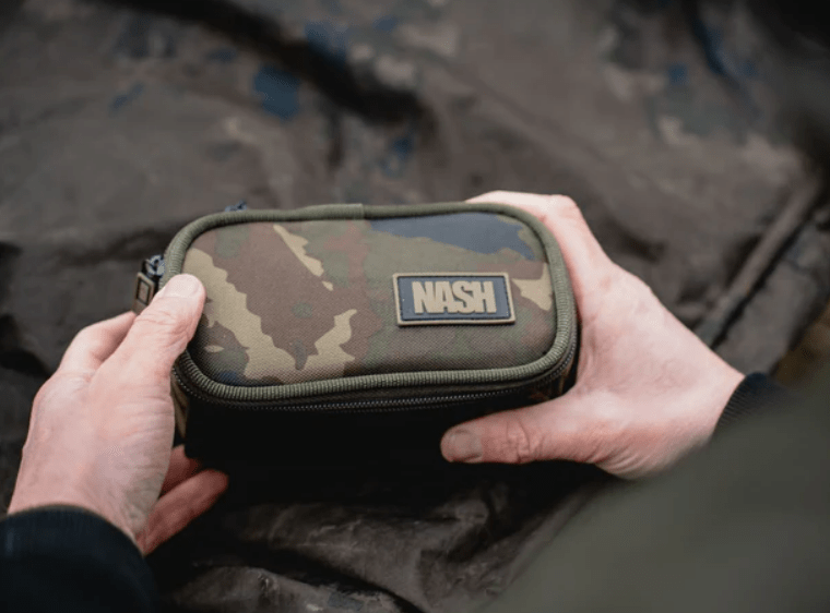 Bolso de accesorios Nash Subterfuge M - Tienda Carpfishing