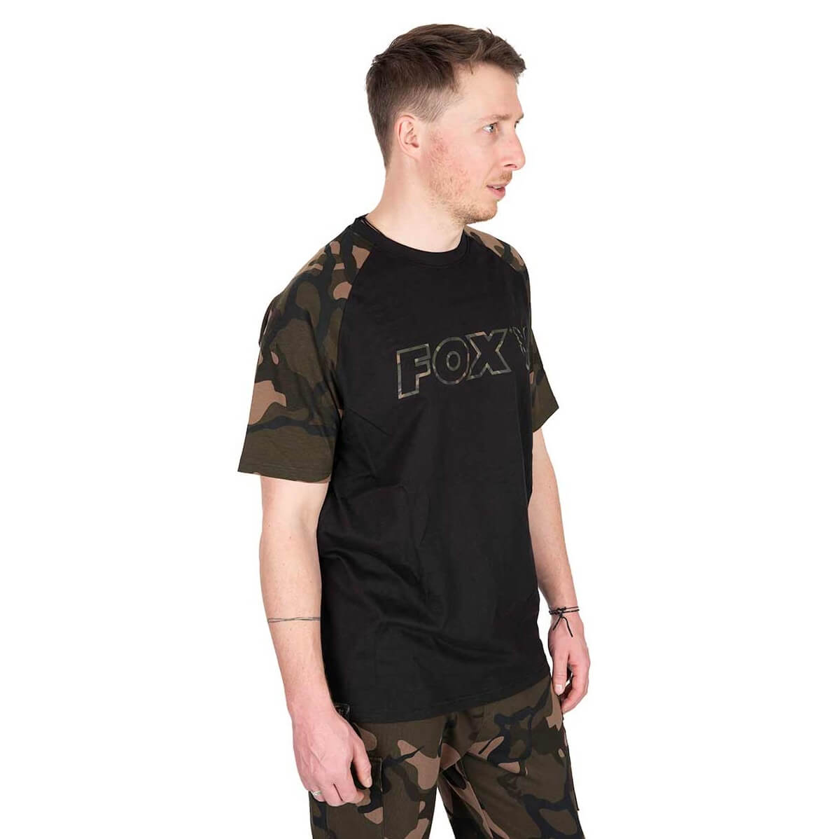 Camiseta Fox Outline T Negro/Camo - Tienda Carpfishing