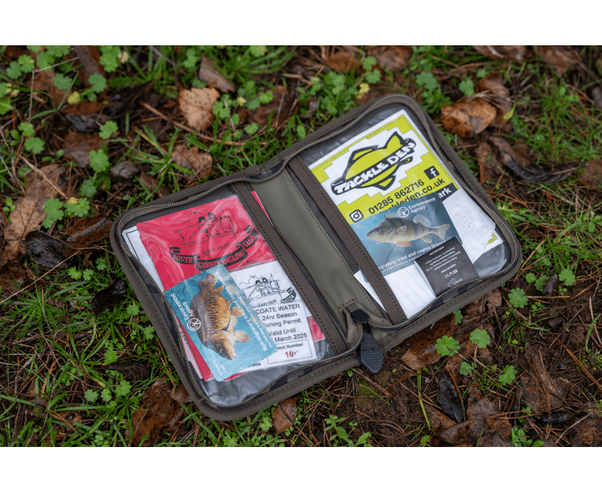 Cartera para licencia Avid Carp RVS - Tienda Carpfishing