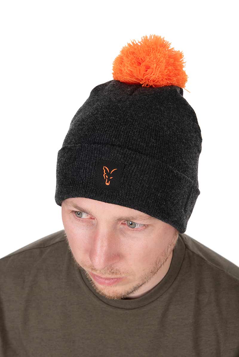 Gorro Fox Collection Negro y Naranja con bola - Tienda Carpfishing