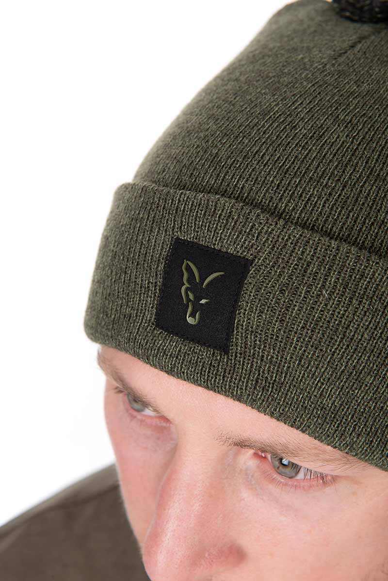 Gorro Fox Collection Verde y Negro con bola - Tienda Carpfishing