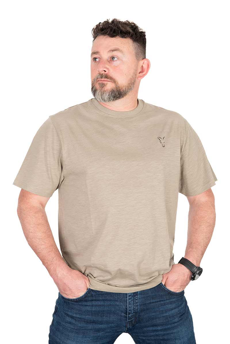 Camiseta Fox LW Print T Caqui - Tienda Carpfishing