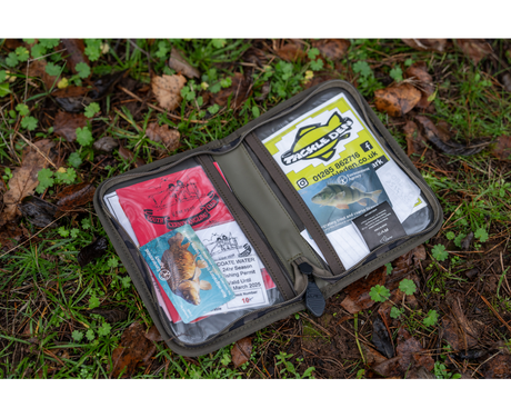 Carteira de licenças Avid Carp RVS
