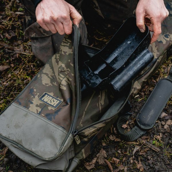 Capa Nash Subterfuge Bushwhacker & Saco para varas de espetar