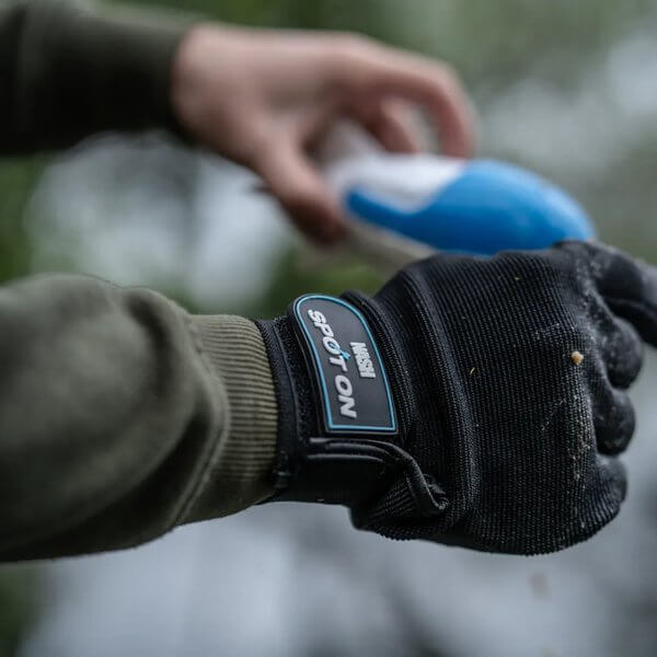 Guante Nash Casting Izquierda - Tienda Carpfishing
