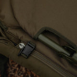 Bed Chair con saco de dormir Avid Carp Revolve X System 8 patas - Tienda Carpfishing