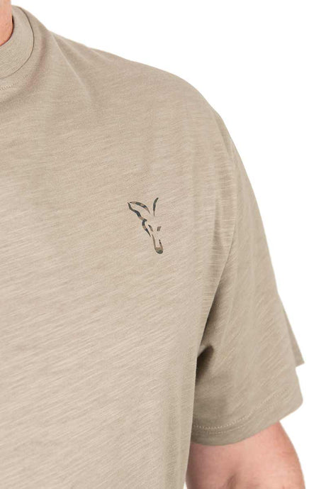 Camiseta Fox LW Print T Caqui - Tienda Carpfishing