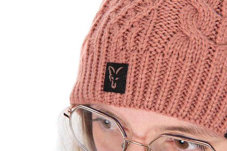 Gorro Fox Rosa con bola - Tienda Carpfishing