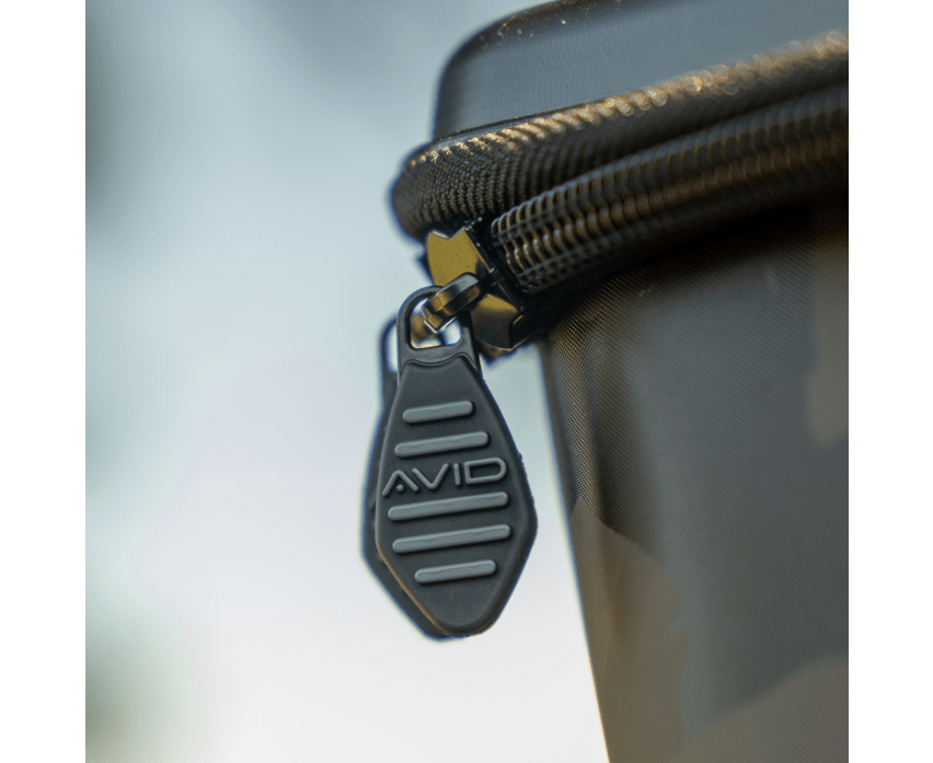 Macuto Avid Carp Stormshield EVA Camo 20 L - Tienda Carpfishing