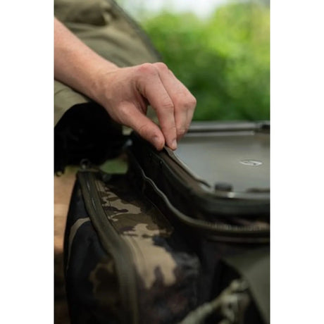 Macuto Korda Compac Framed XS Dark Kamo - Tienda Carpfishing