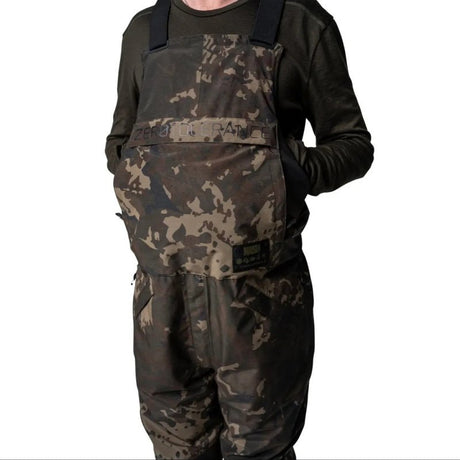 Peto Impermeable Nash ZT Helluva Camo - Tienda Carpfishing