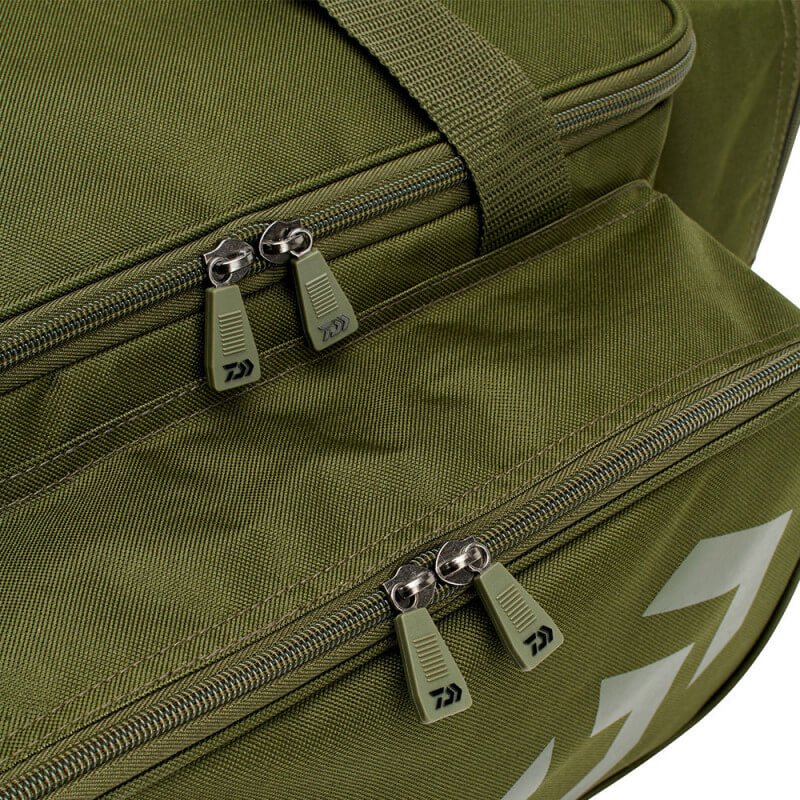 Macuto Daiwa Black Widow Fourre Tout - Tienda Carpfishing