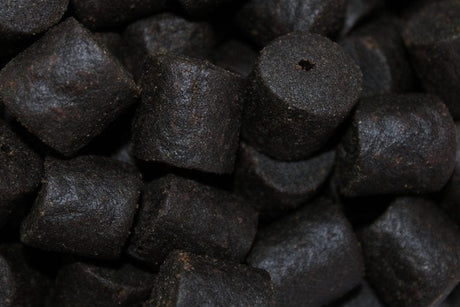 Pellets Taladrados Pro Elite Baits Black Halibut 20 mm - Tienda Carpfishing